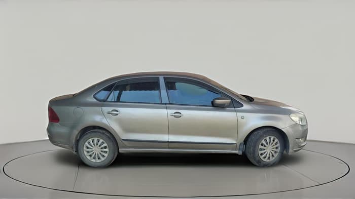 2011 Skoda Rapid AMBITION 1.6 MPI MT, Petrol, Manual, 1,02,296 km, exterior