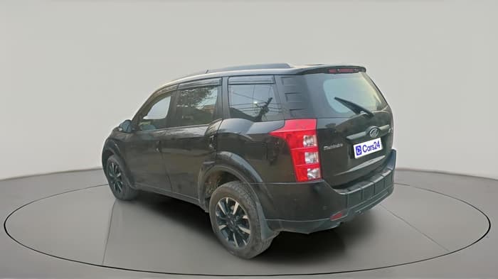 2017 Mahindra XUV500 W6 AT 1.99, Diesel, Automatic, 1,37,750 km, exterior