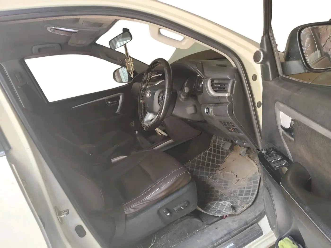 2018 Toyota Fortuner 2.8 4X2 AT, Diesel, Automatic, 93,111 km, interior