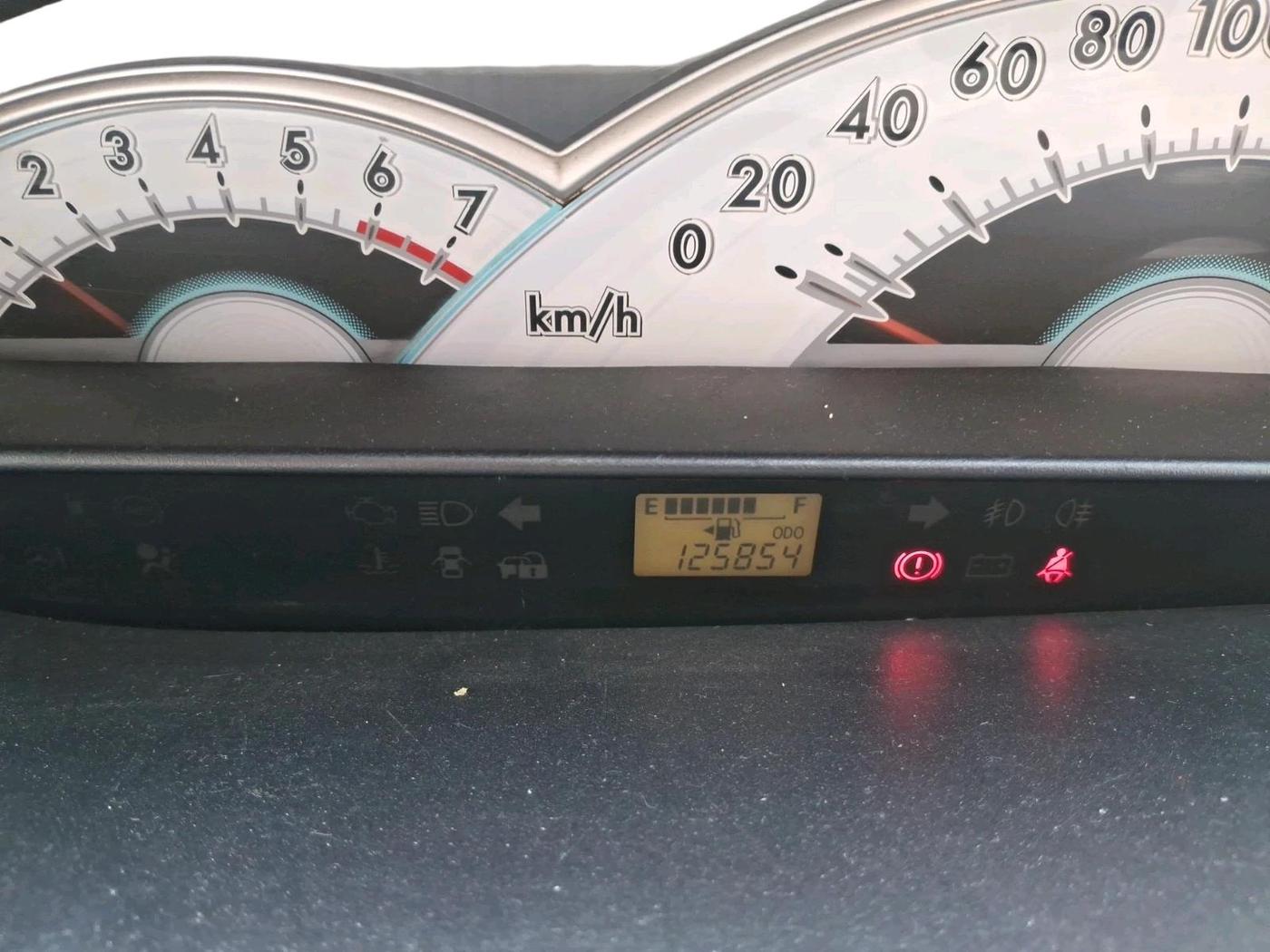2011 Toyota Etios V, Petrol, Manual, 1,25,854 km, interior
