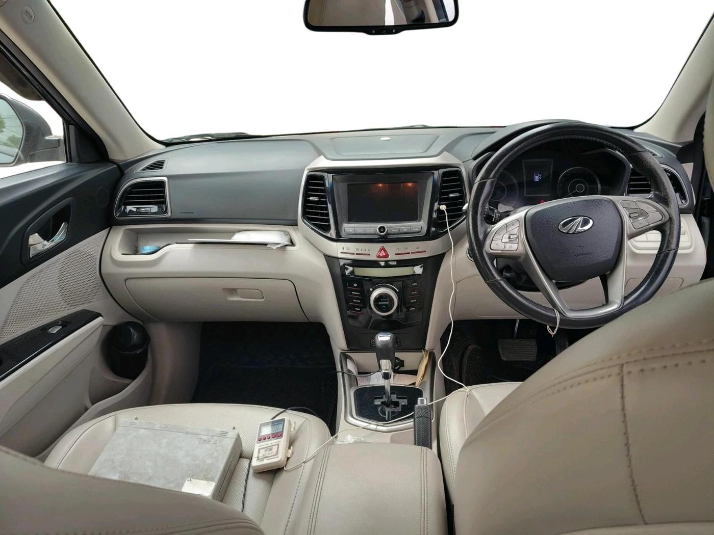 2021 Mahindra XUV300 W8 (O) 1.5 DIESEL AMT, Diesel, Automatic, 1,14,226 km, interior