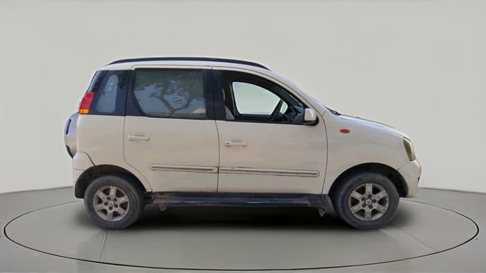2013 Mahindra Quanto C8, Diesel, Manual, 71,388 km, exterior