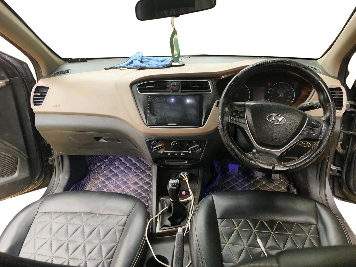 2018 Hyundai Elite i20 SPORTZ 1.2, CNG, Manual, 1,22,853 km, interior