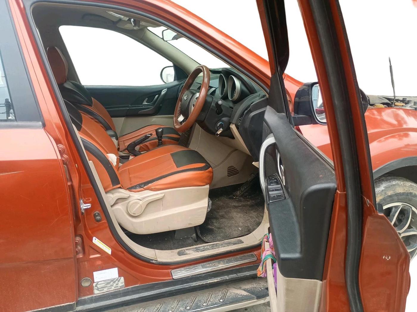 2015 Mahindra XUV500 W6, Diesel, Manual, 70,980 km, interior