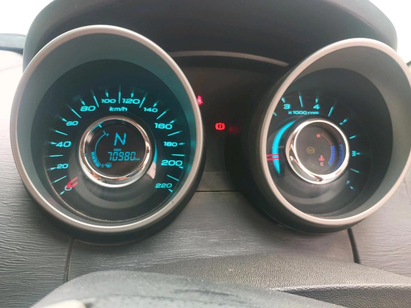 2015 Mahindra XUV500 W6, Diesel, Manual, 70,980 km, interior