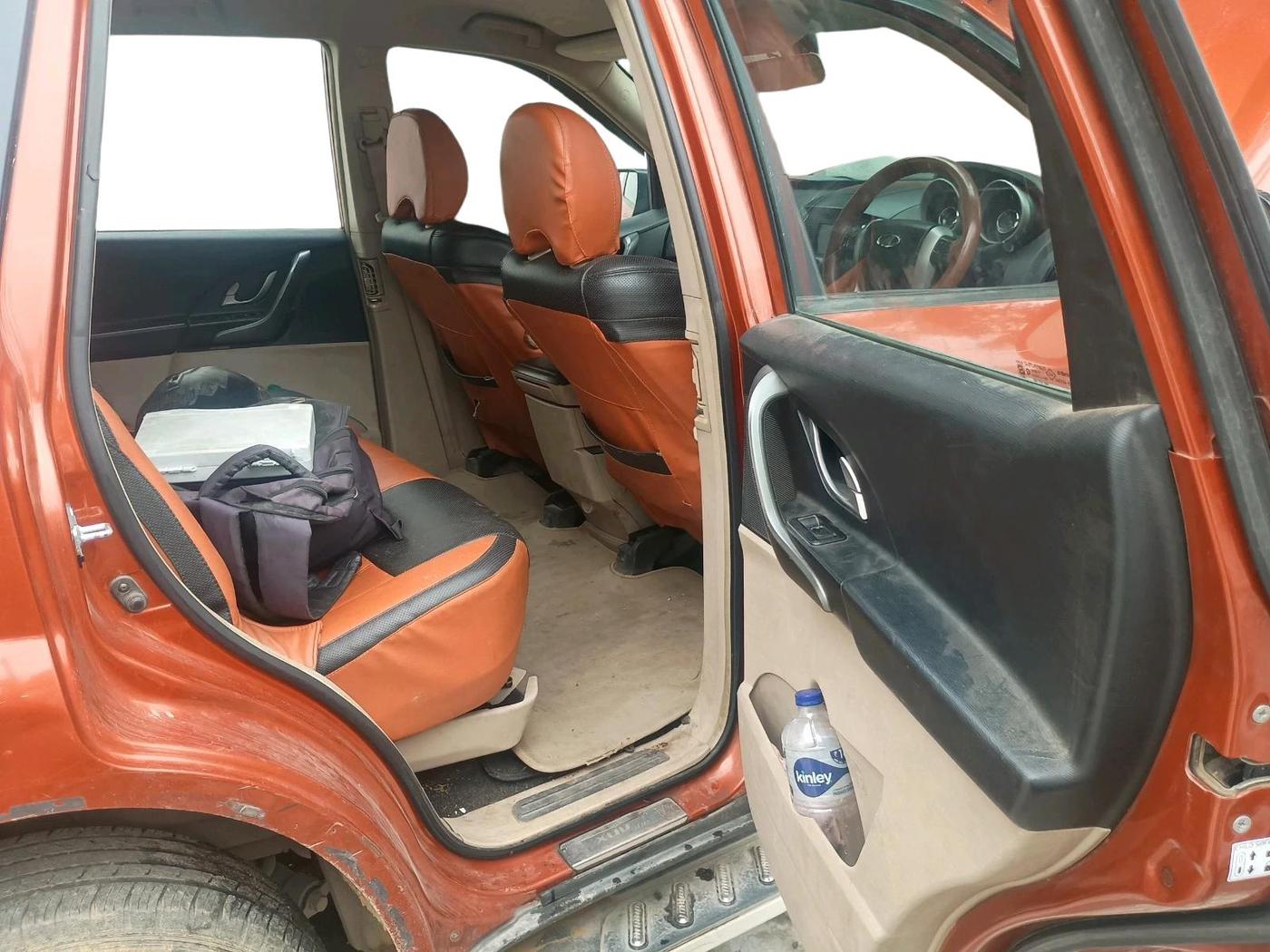2015 Mahindra XUV500 W6, Diesel, Manual, 70,980 km, interior