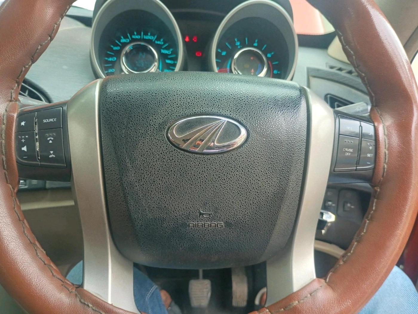 2015 Mahindra XUV500 W6, Diesel, Manual, 70,980 km, interior