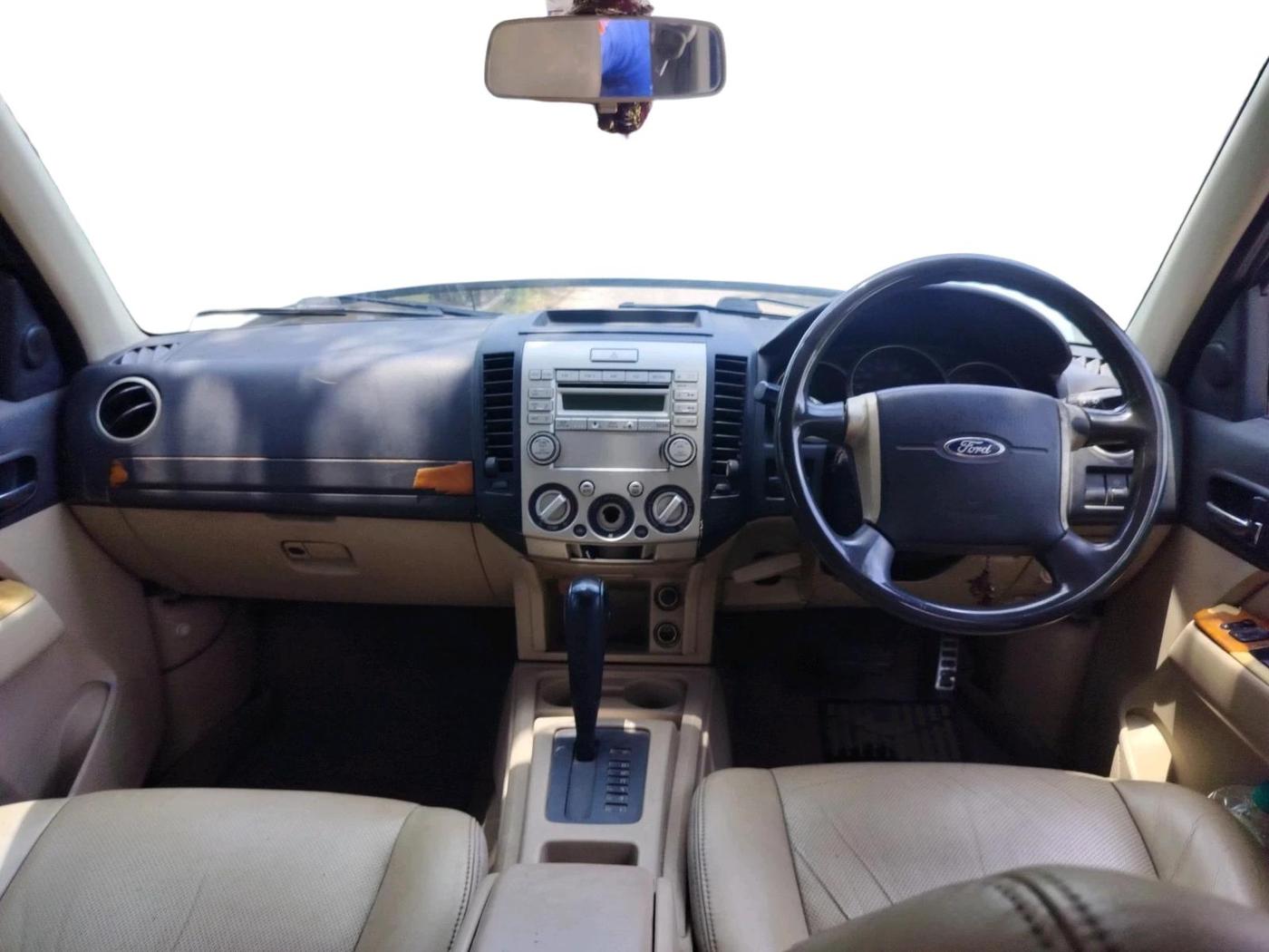 2012 Ford Endeavour 2.5L 4X2 AT, Diesel, Automatic, 1,18,757 km, interior