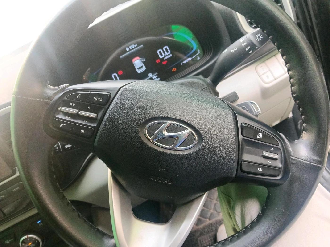 2025 Hyundai VENUE S (O) Plus 1.2 Petrol , Petrol, Manual, 26,467 km, interior