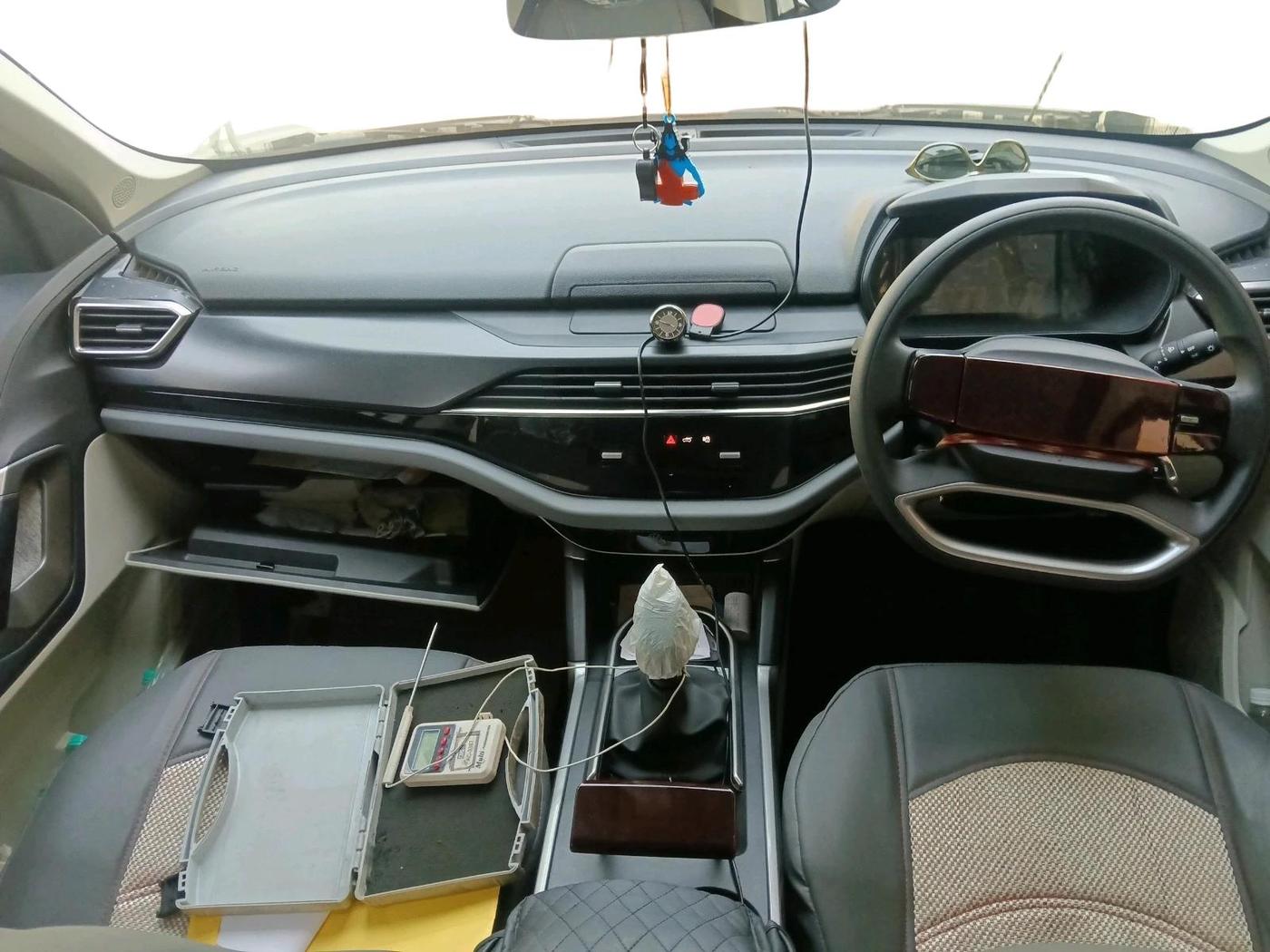 2024 Tata Safari SMART (O), Diesel, Manual, 8,343 km, interior