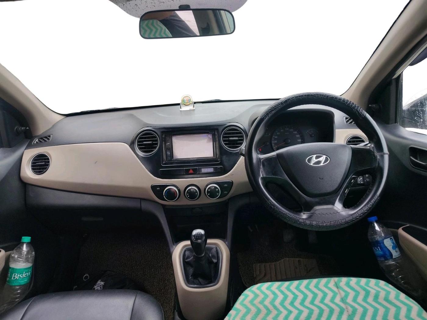 2016 Hyundai Xcent BASE 1.2, CNG, Manual, 1,00,101 km, interior