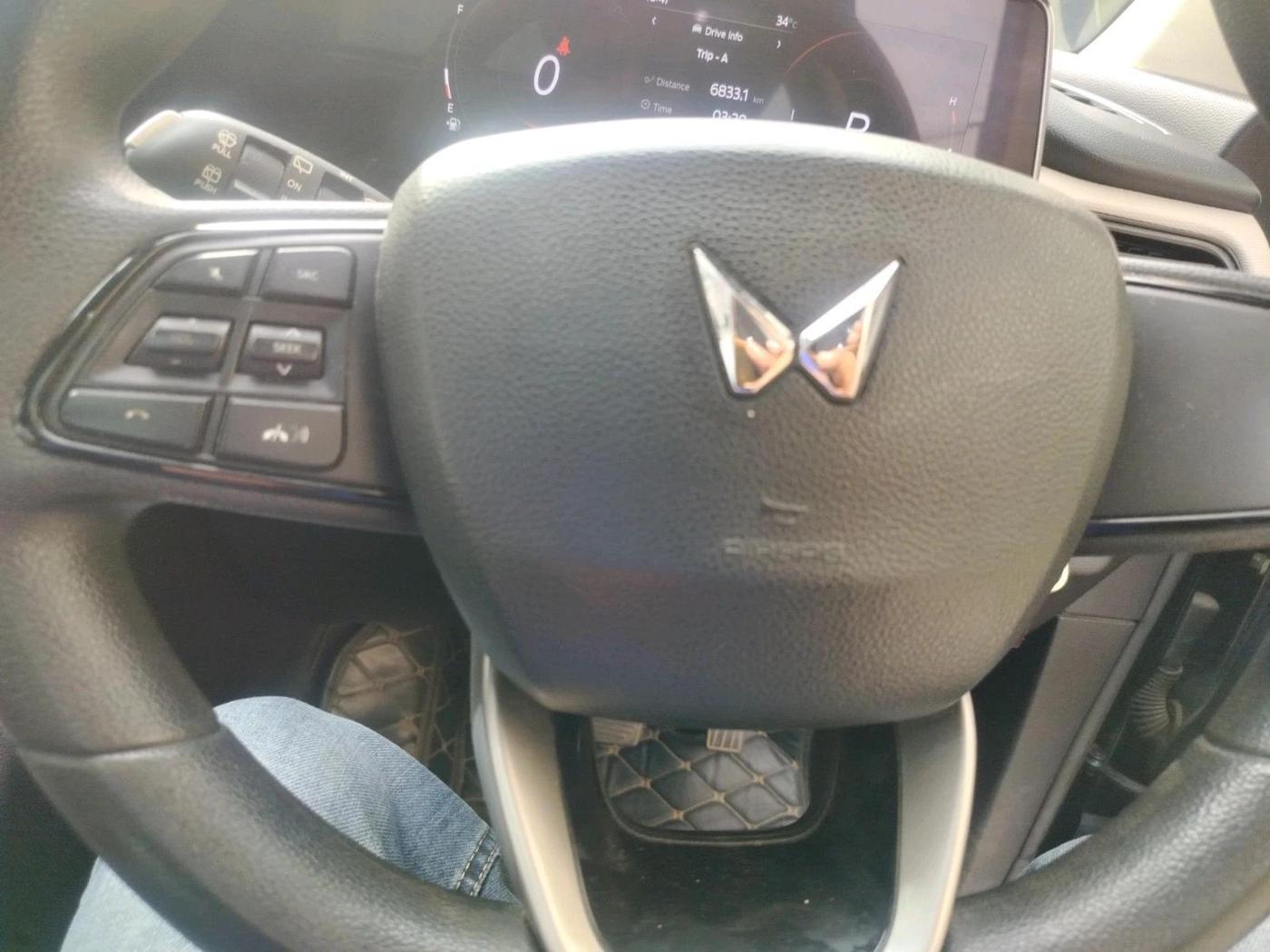 2022 Mahindra XUV700 AX 5 P AT 5 STR, Petrol, Automatic, 57,981 km, interior
