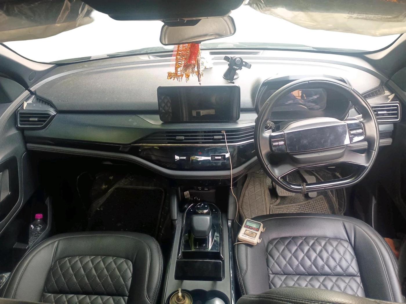 2024 Tata Safari PURE PLUS S DARK EDITION AT, Diesel, Automatic, 22,757 km, interior