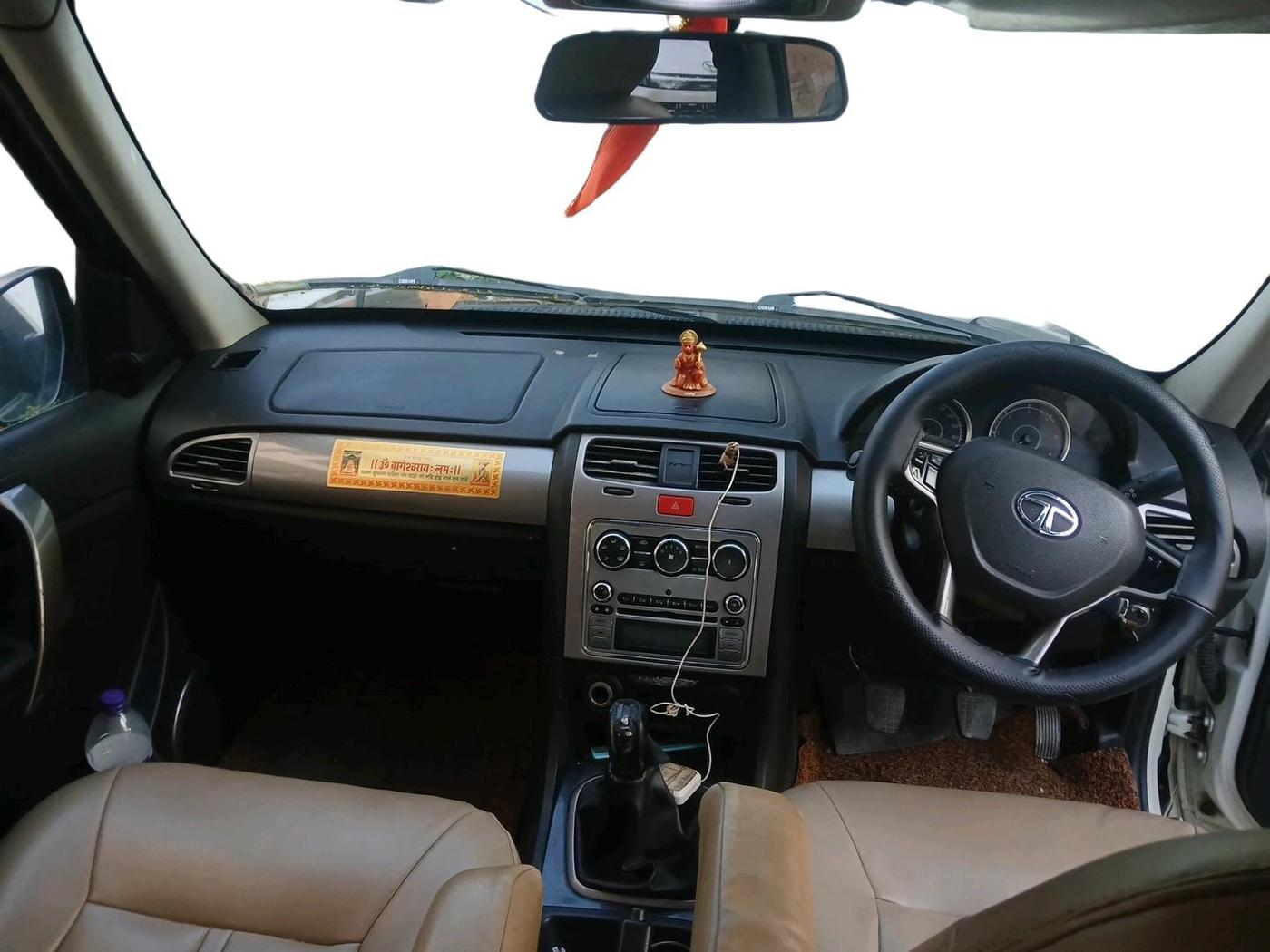 2018 Tata Safari Storme 2.2 LX 4X2, Diesel, Manual, 1,03,522 km, interior