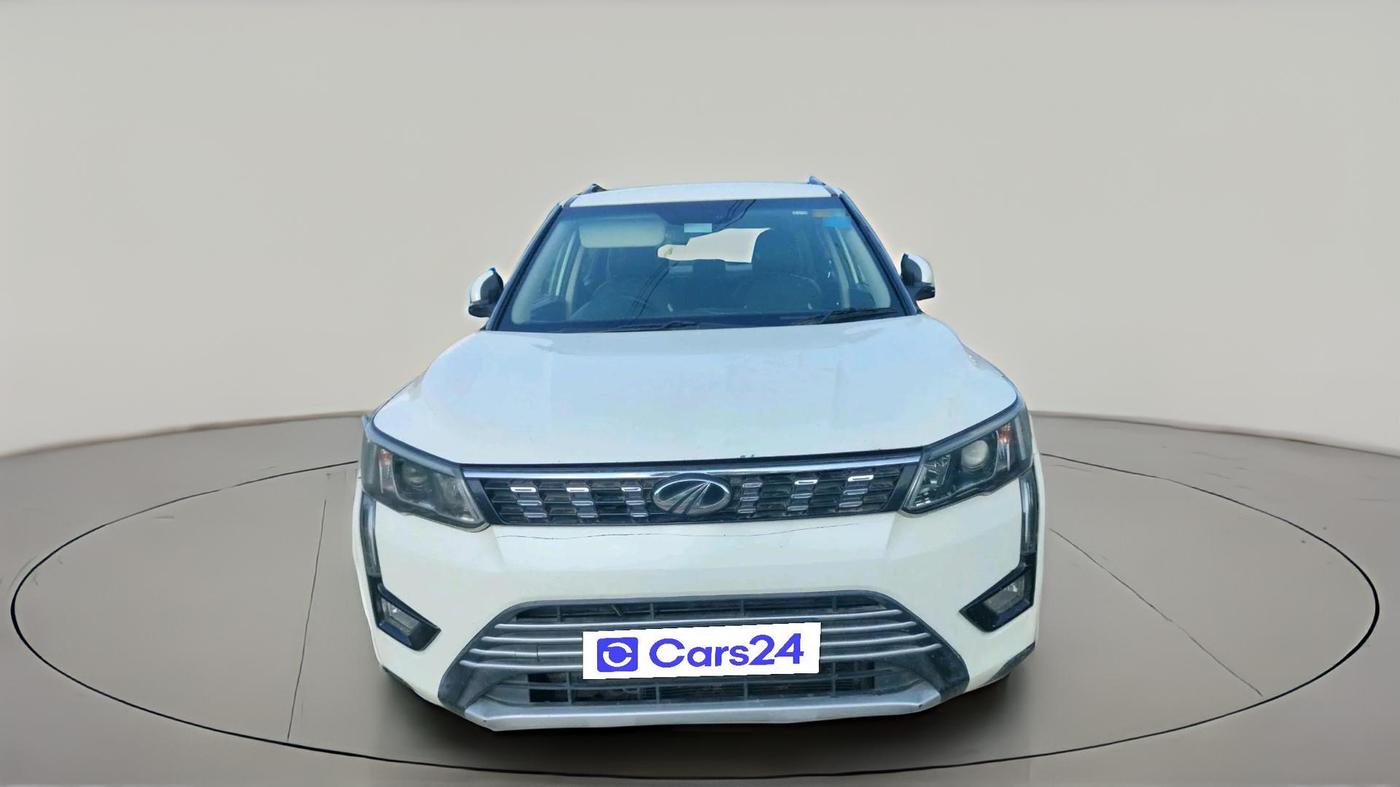 2021 Mahindra XUV300 W8 1.5 DIESEL, Diesel, Manual, 2,12,946 km, exterior