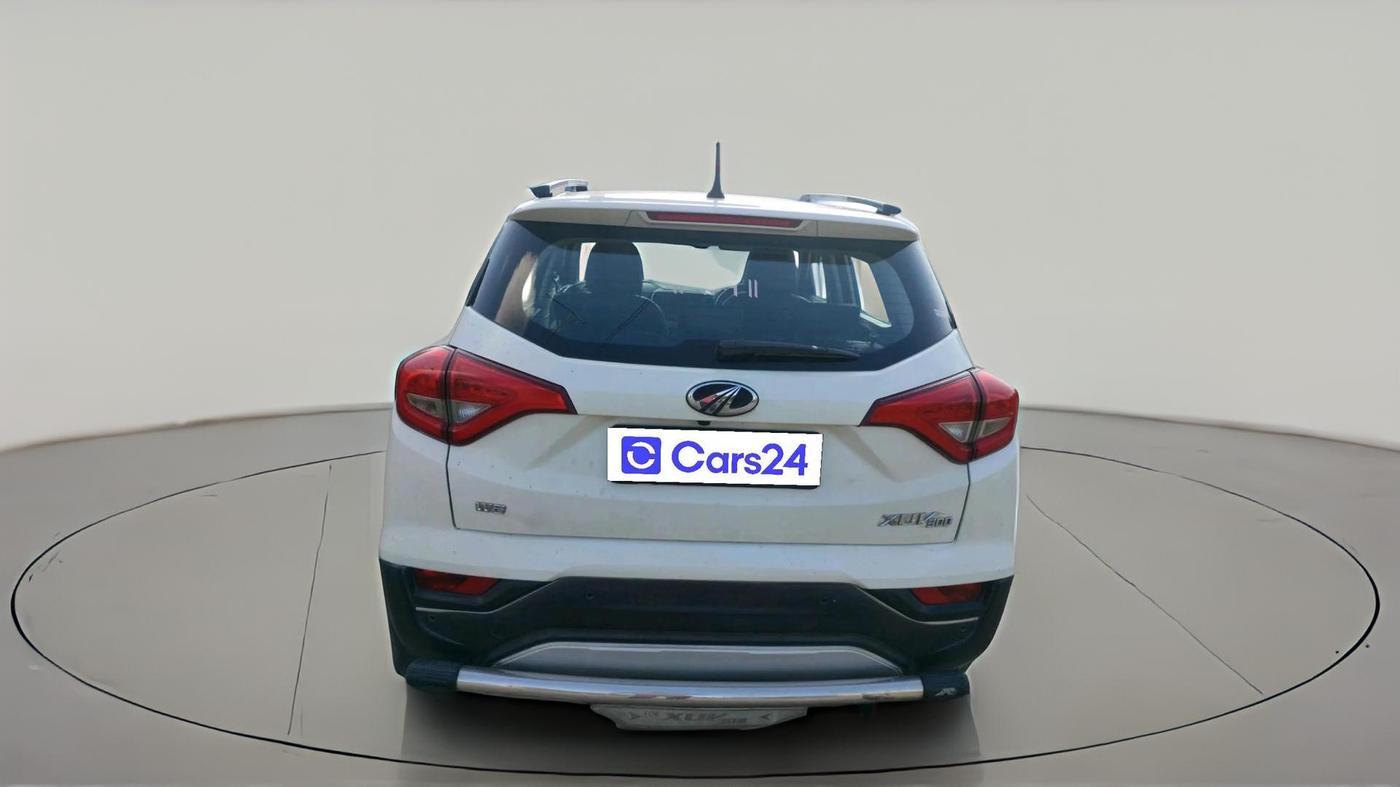 2021 Mahindra XUV300 W8 1.5 DIESEL, Diesel, Manual, 2,12,946 km, exterior
