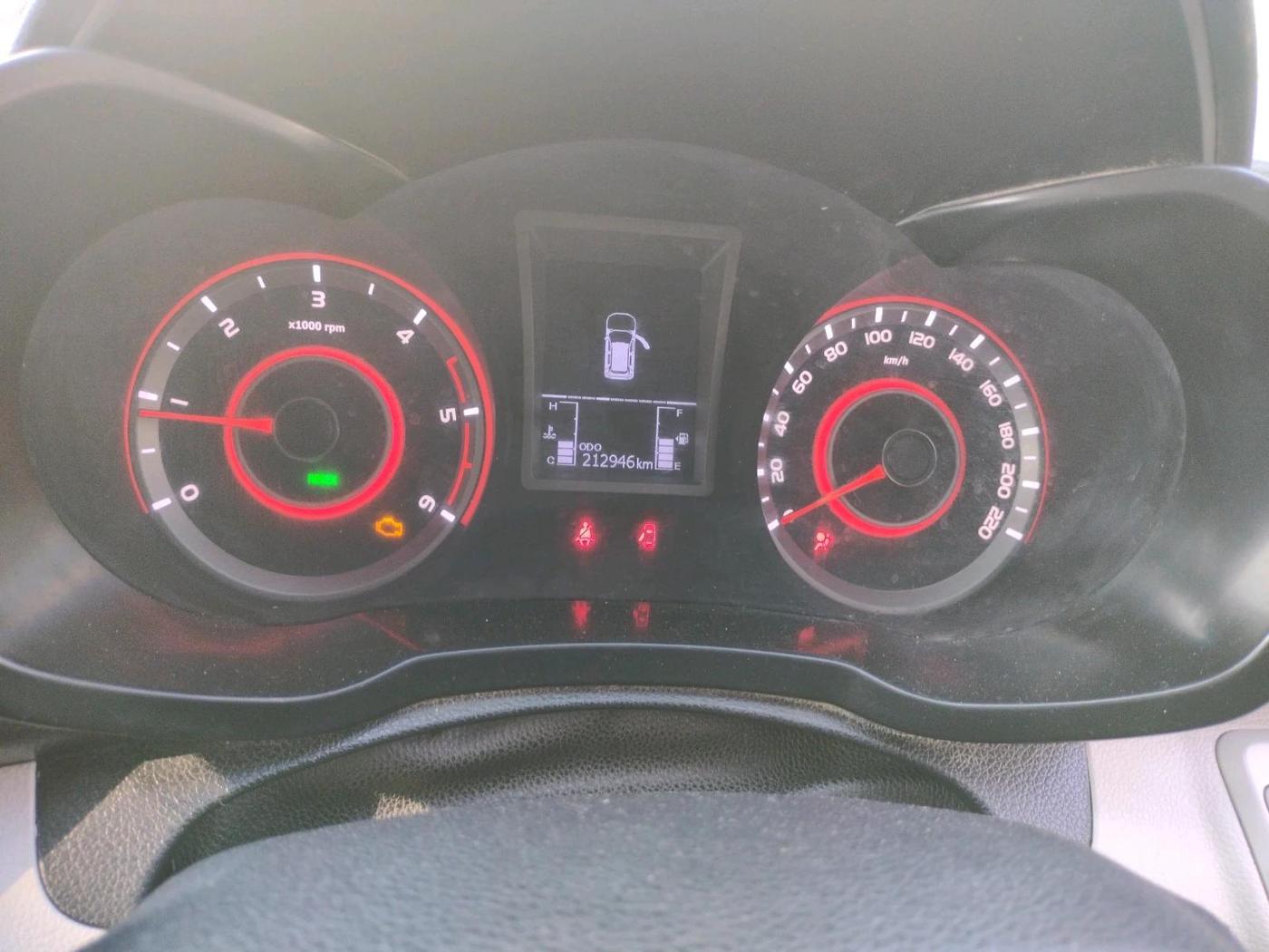 2021 Mahindra XUV300 W8 1.5 DIESEL, Diesel, Manual, 2,12,946 km, interior