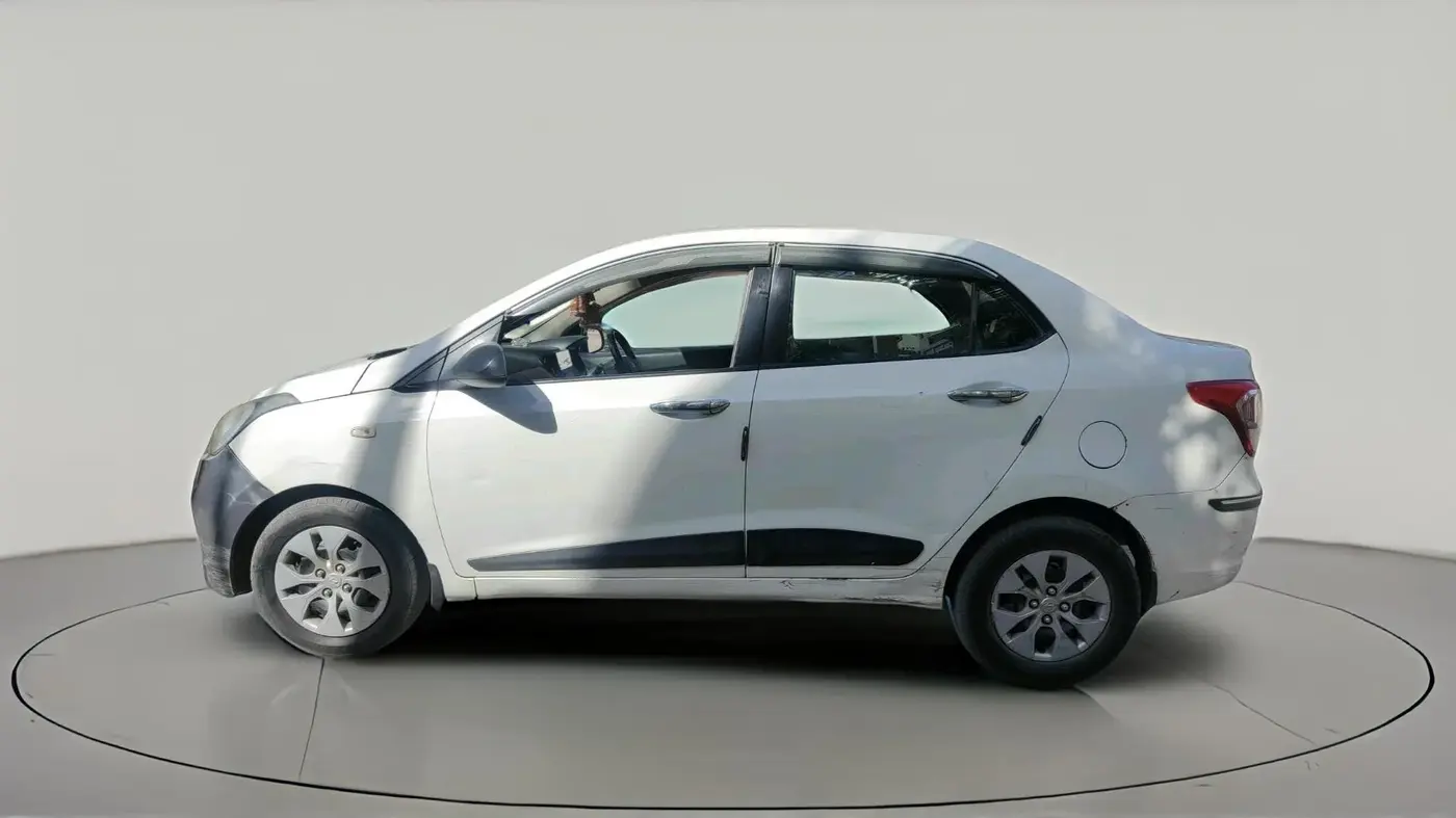 2015 Hyundai Xcent BASE 1.1, Diesel, Manual, 1,76,932 km, exterior
