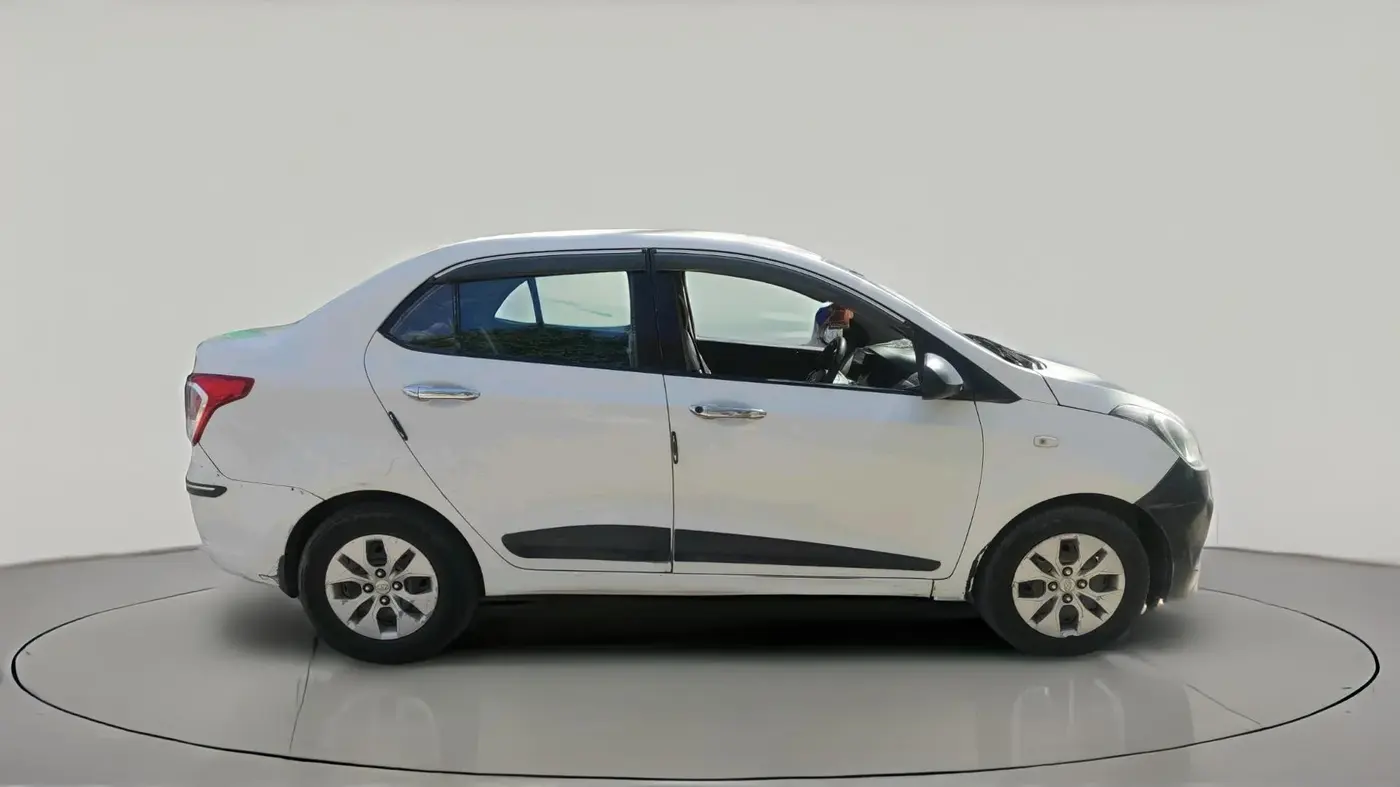 2015 Hyundai Xcent BASE 1.1, Diesel, Manual, 1,76,932 km, exterior