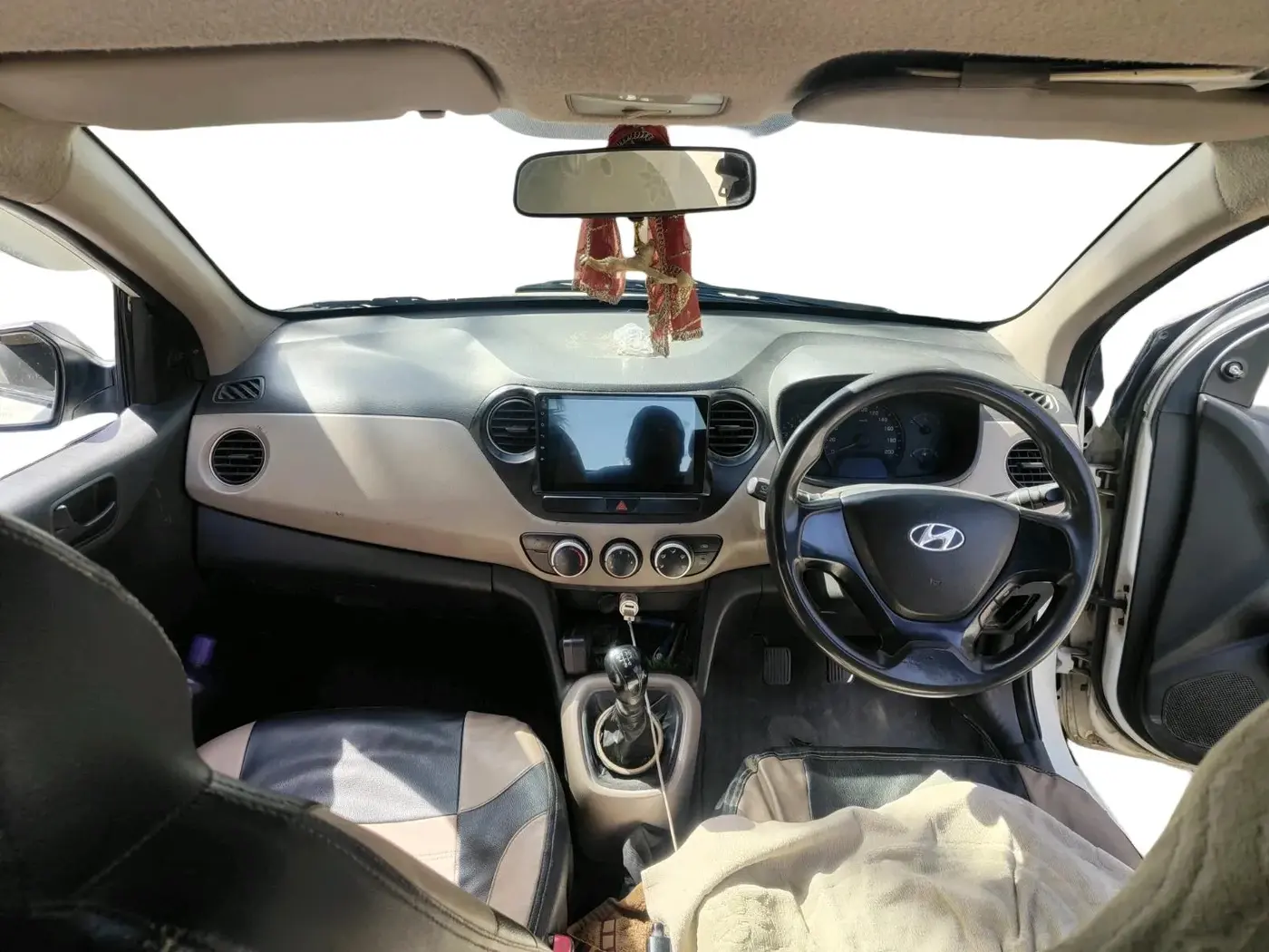 2015 Hyundai Xcent BASE 1.1, Diesel, Manual, 1,76,932 km, interior