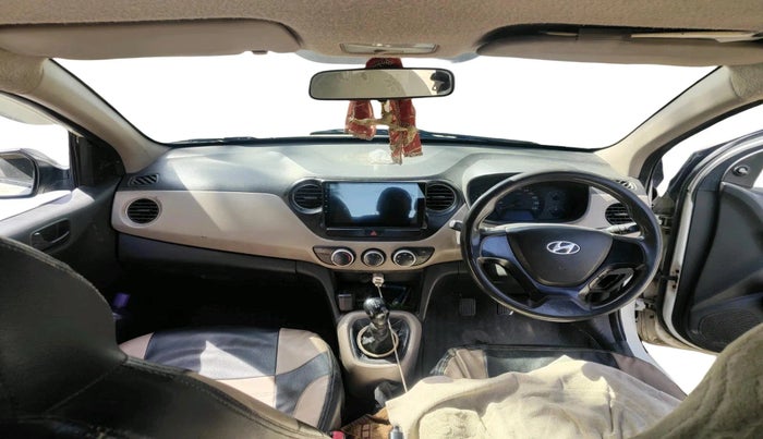 2015 Hyundai Xcent BASE 1.1, Diesel, Manual, 1,76,932 km, interior