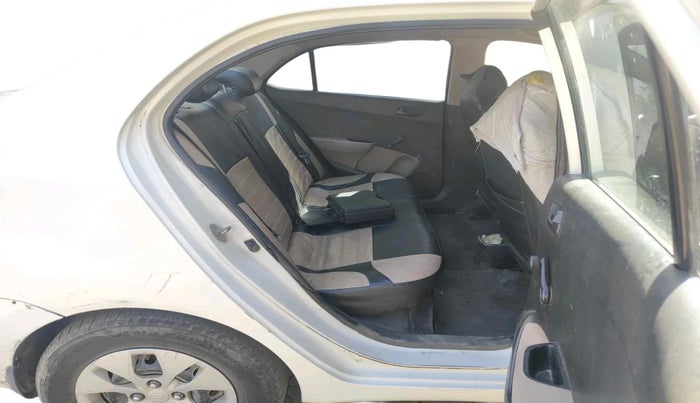 2015 Hyundai Xcent BASE 1.1, Diesel, Manual, 1,76,932 km, interior