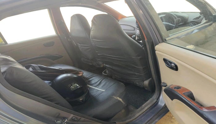 2015 Hyundai i10 MAGNA 1.1, CNG, Manual, 1,05,994 km, interior