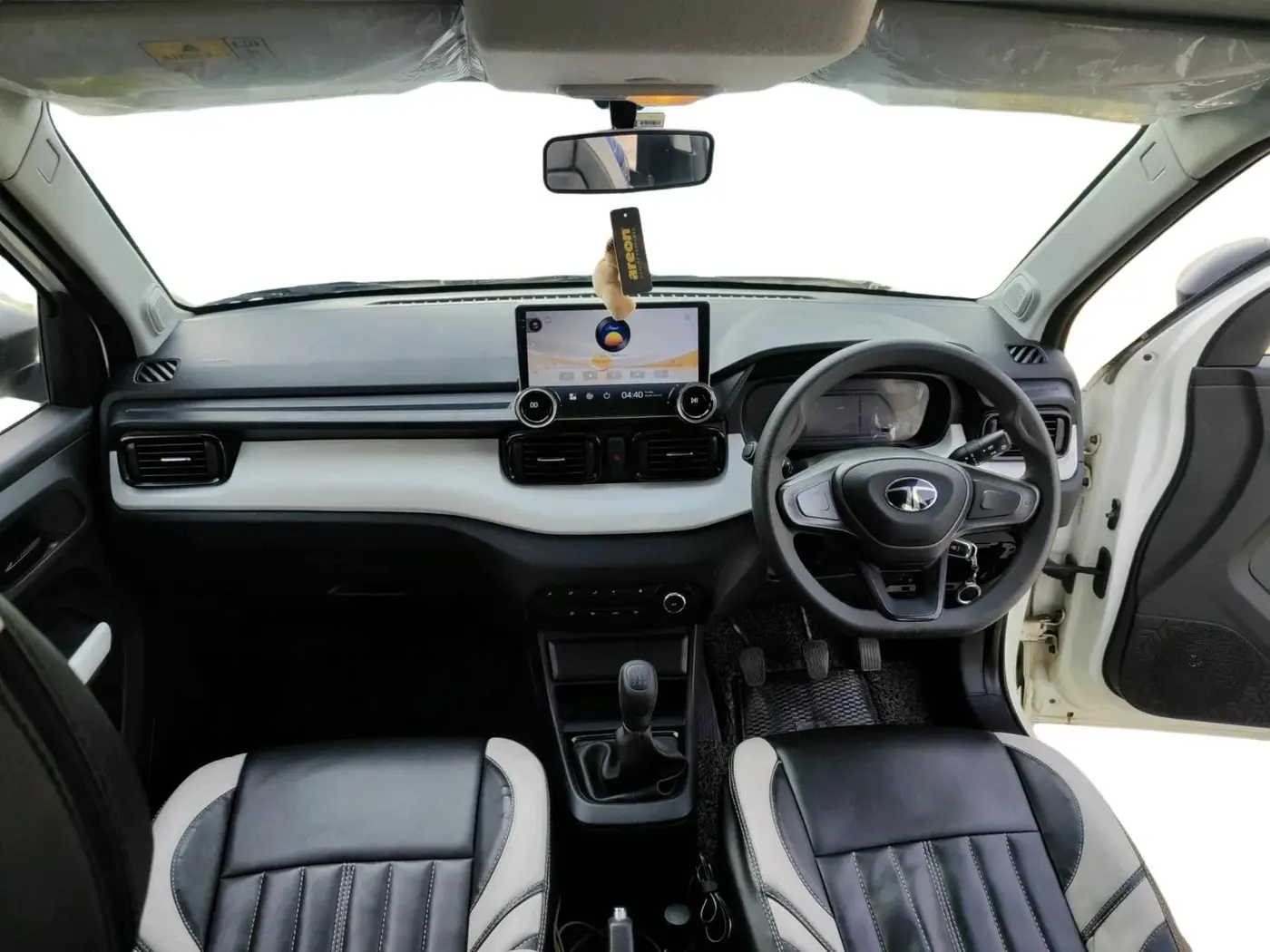 2024 Tata PUNCH PURE MT CNG, CNG, Manual, 38,111 km, interior