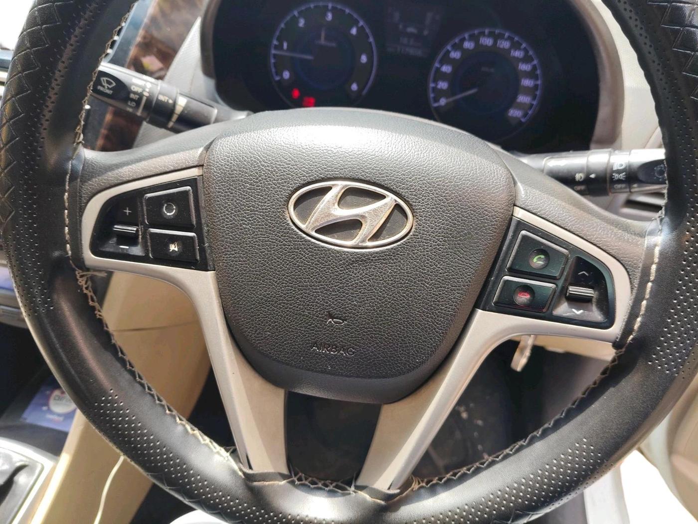2013 Hyundai Verna FLUIDIC 1.6 CRDI SX, Diesel, Manual, 1,17,805 km, interior