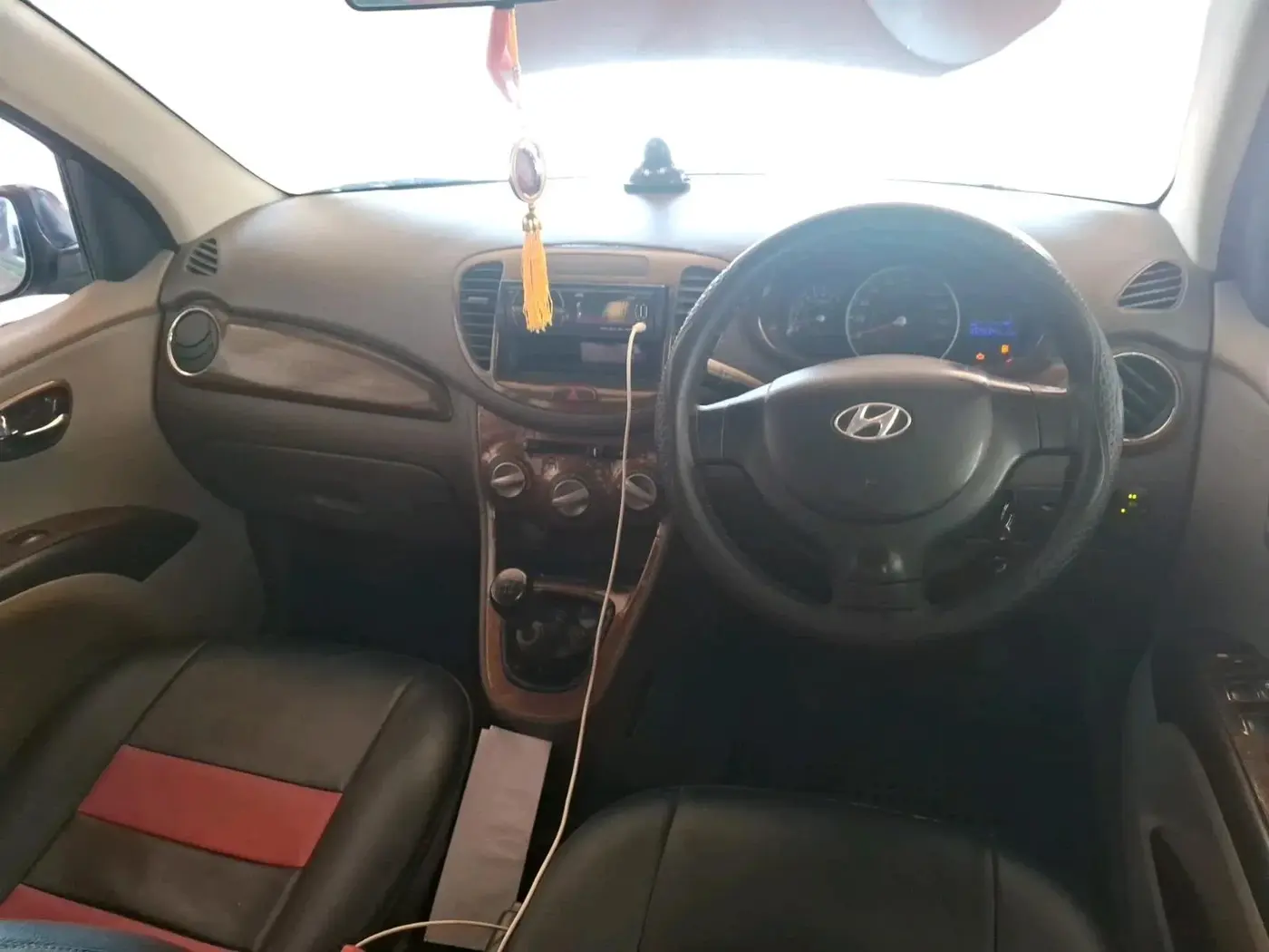 2012 Hyundai i10 MAGNA 1.2, CNG, Manual, 1,02,336 km, interior