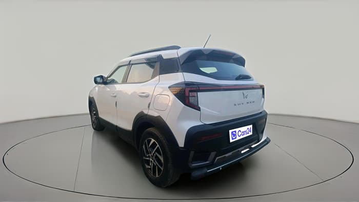 2024 Mahindra XUV 3XO AX5L 1.2 TGDi, Petrol, Manual, 29,539 km, exterior