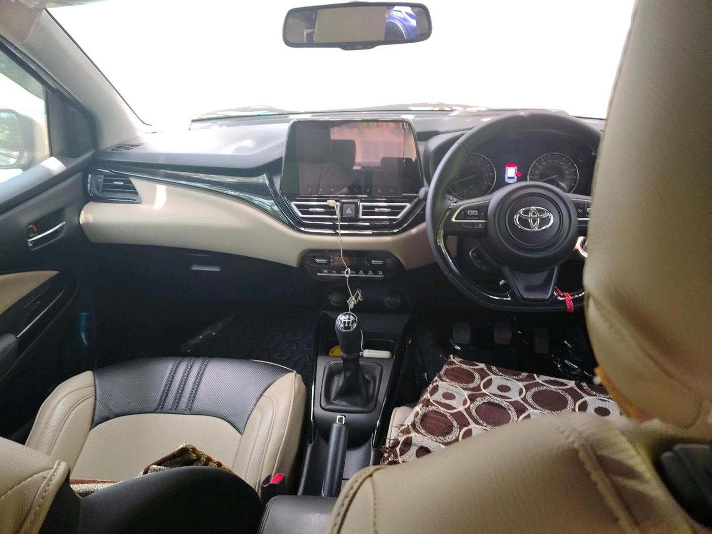 2024 Toyota Glanza V, Petrol, Manual, 2,977 km, interior