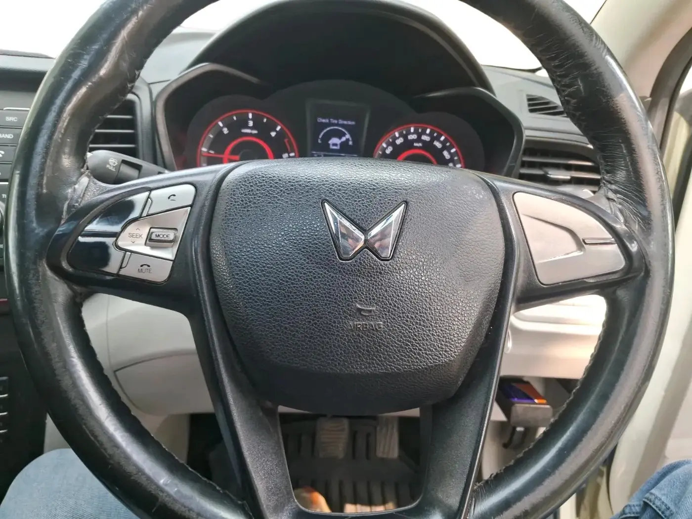 2023 Mahindra XUV300 W6 1.5 Diesel, Diesel, Manual, 83,376 km, interior