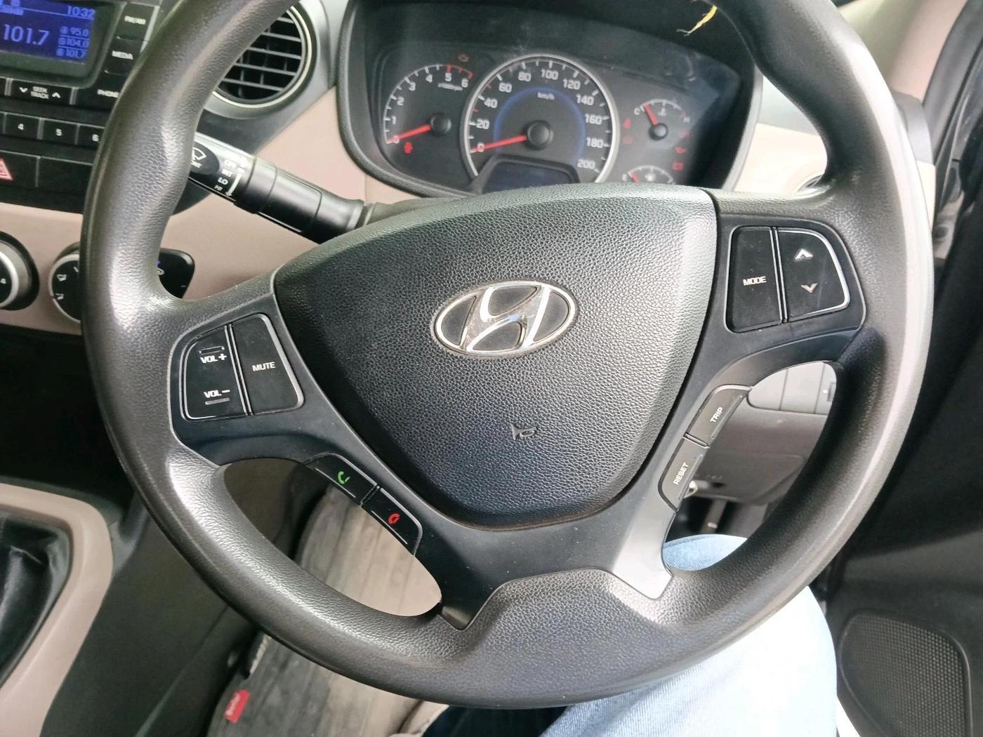 2016 Hyundai Grand i10 SPORTZ 1.1 CRDI, Diesel, Manual, 75,855 km, interior