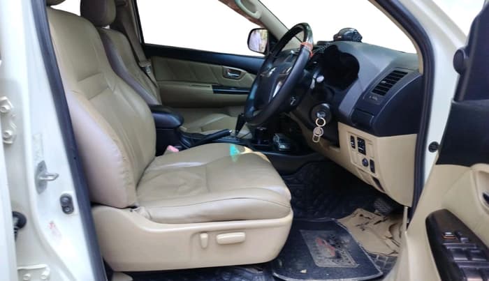 2016 Toyota Fortuner 3.0 4X2 AT, Diesel, Automatic, 1,73,986 km, interior