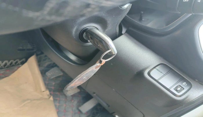 2022 Hyundai VENUE S 1.2, Petrol, Manual, 44,802 km, interior