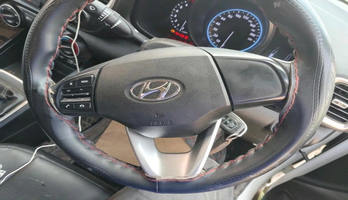 2022 Hyundai VENUE S 1.2, Petrol, Manual, 44,802 km, interior