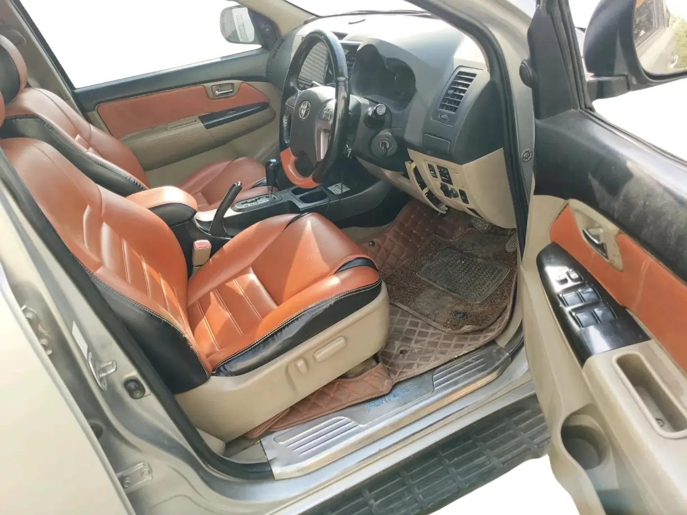 2015 Toyota Fortuner 3.0 4X2 AT, Diesel, Automatic, 1,24,828 km, interior