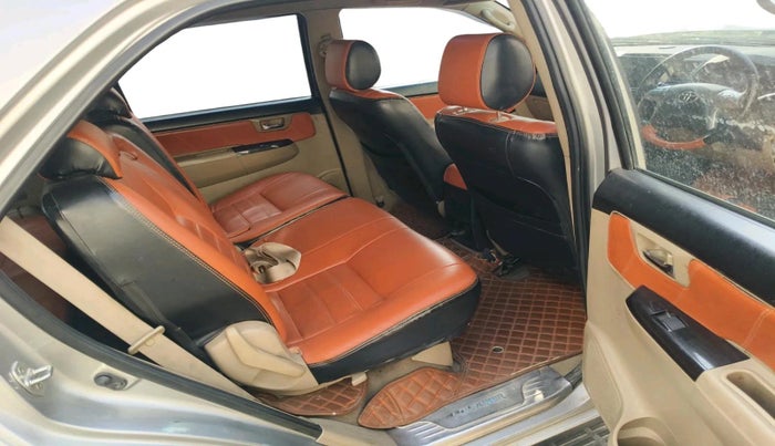 2015 Toyota Fortuner 3.0 4X2 AT, Diesel, Automatic, 1,24,828 km, interior