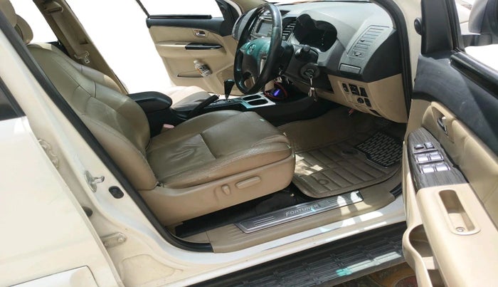 2015 Toyota Fortuner 3.0 4X2 AT, Diesel, Automatic, 96,380 km, interior