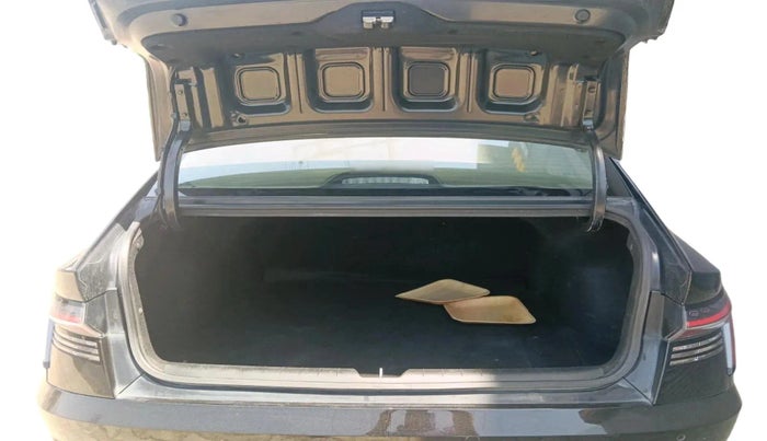 2024 Hyundai Verna  SX 1.5 MPI IVT, Petrol, Automatic, 37,748 km, exterior