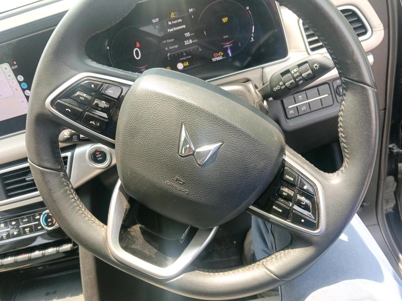 2023 Mahindra XUV700 AX 7 LUXURY D MT 7 STR, Diesel, Manual, 1,17,960 km, interior