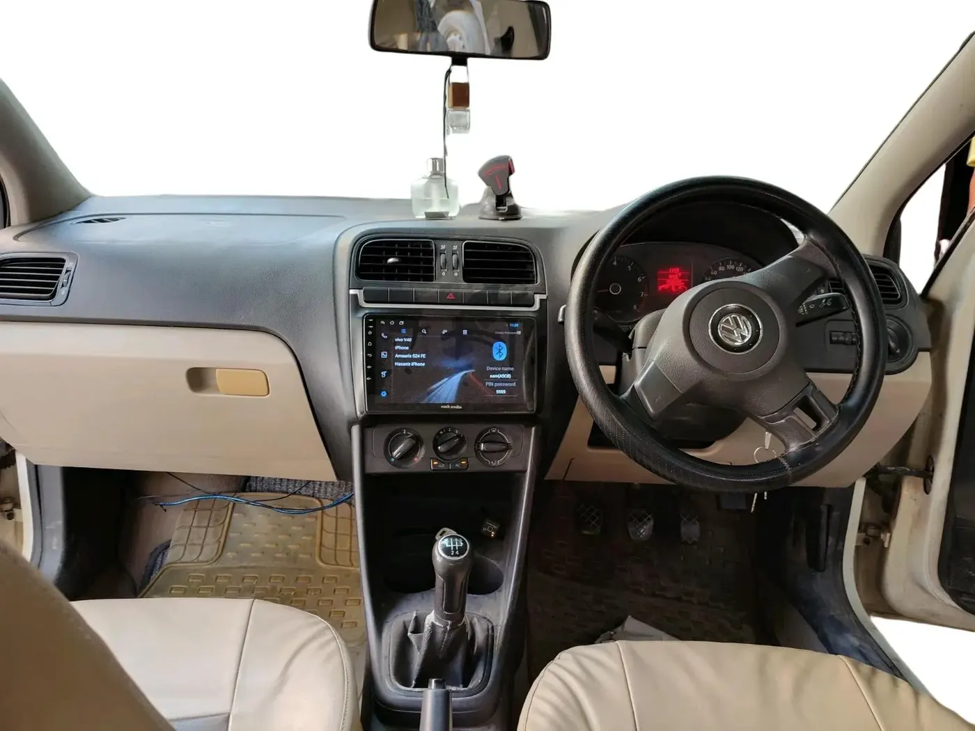 2011 Volkswagen Polo TRENDLINE 1.2L PETROL, Petrol, Manual, 1,50,492 km, interior