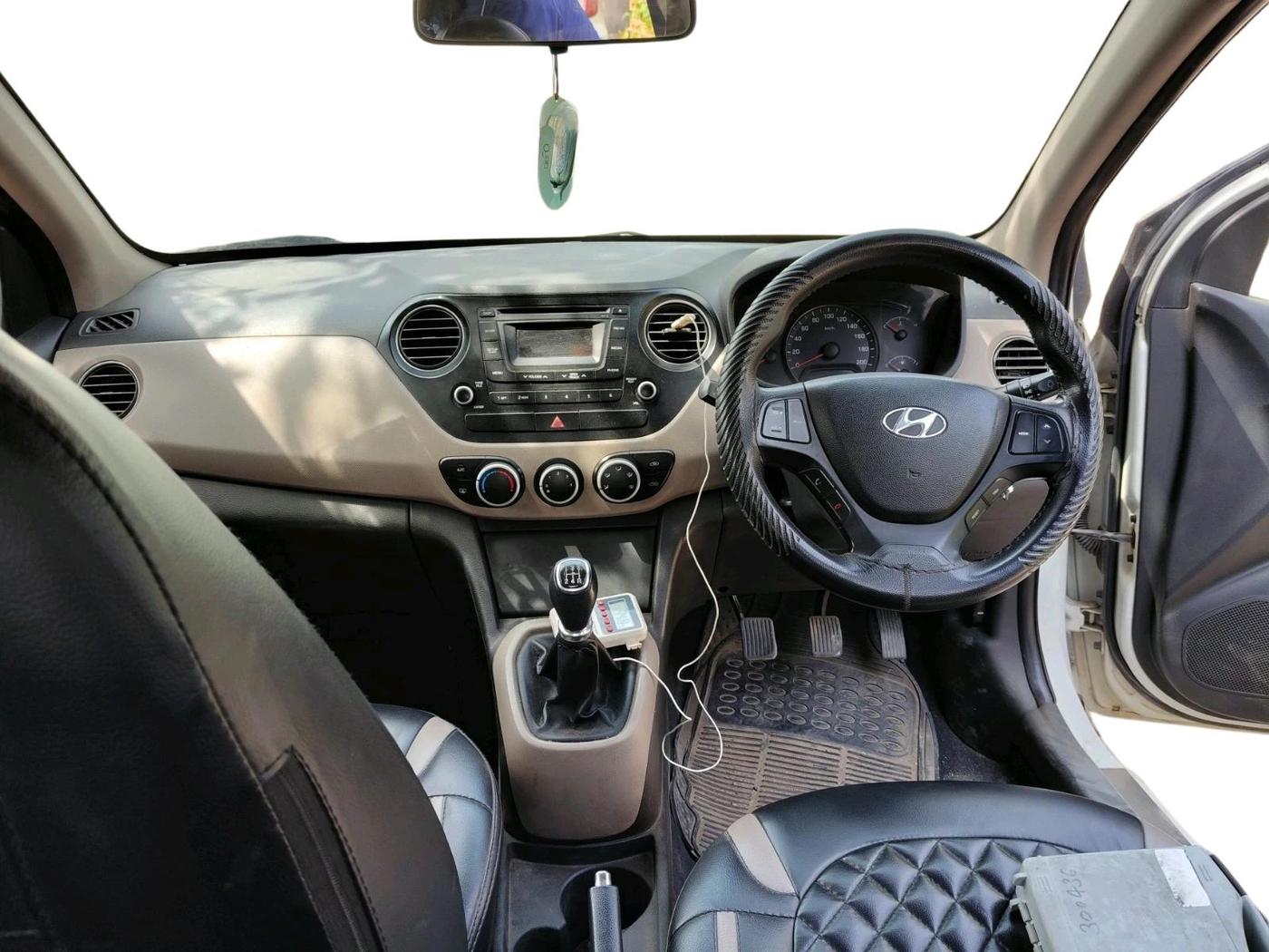 2014 Hyundai Xcent S (O) 1.2, Petrol, Manual, 1,36,850 km, interior
