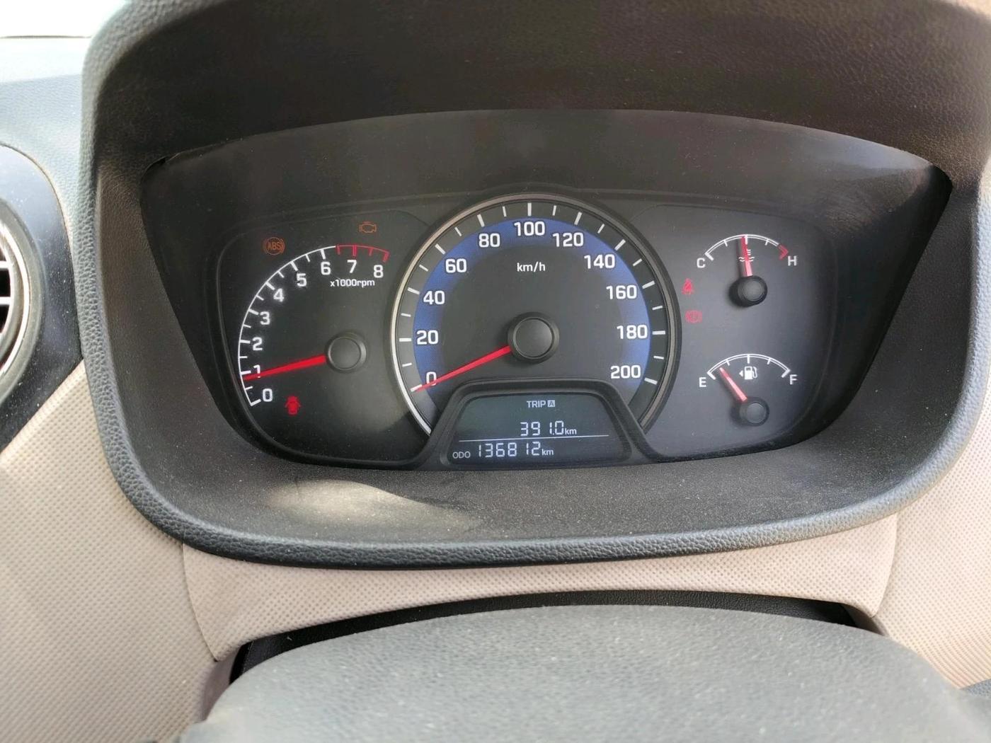 2014 Hyundai Xcent S (O) 1.2, Petrol, Manual, 1,36,850 km, interior