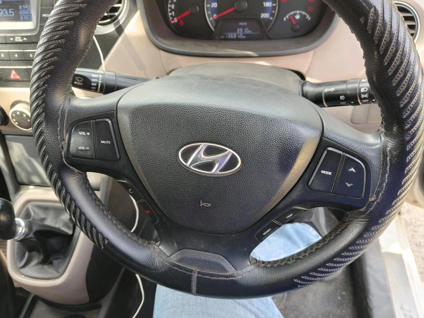 2014 Hyundai Xcent S (O) 1.2, Petrol, Manual, 1,36,850 km, interior