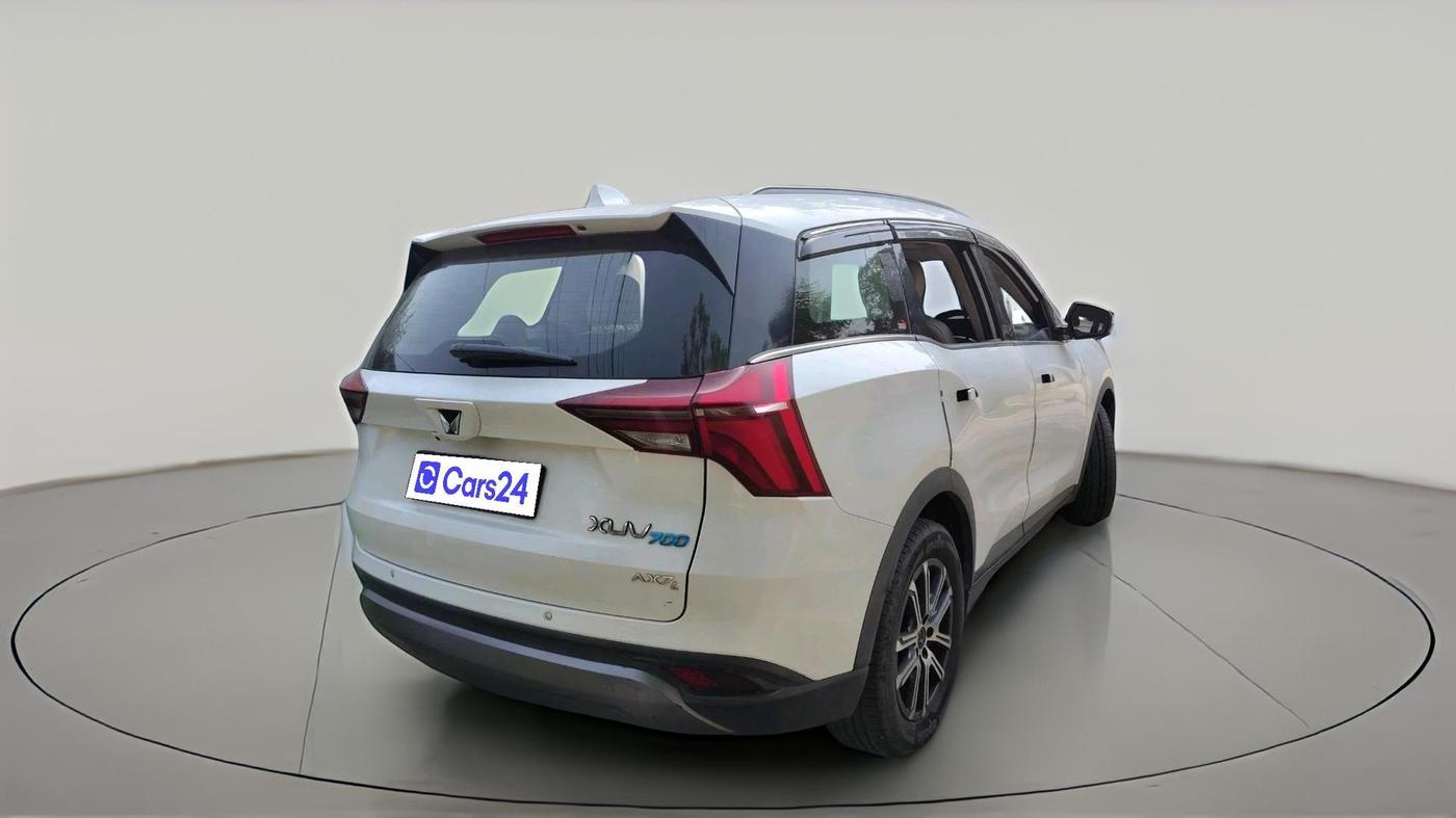 2022 Mahindra XUV700 AX 7 LUXURY D AT 7 STR, Diesel, Automatic, 97,333 km, exterior