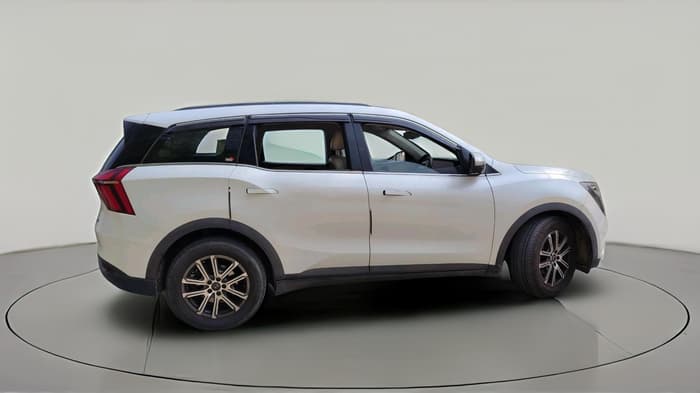 2022 Mahindra XUV700 AX 7 LUXURY D AT 7 STR, Diesel, Automatic, 97,333 km, exterior