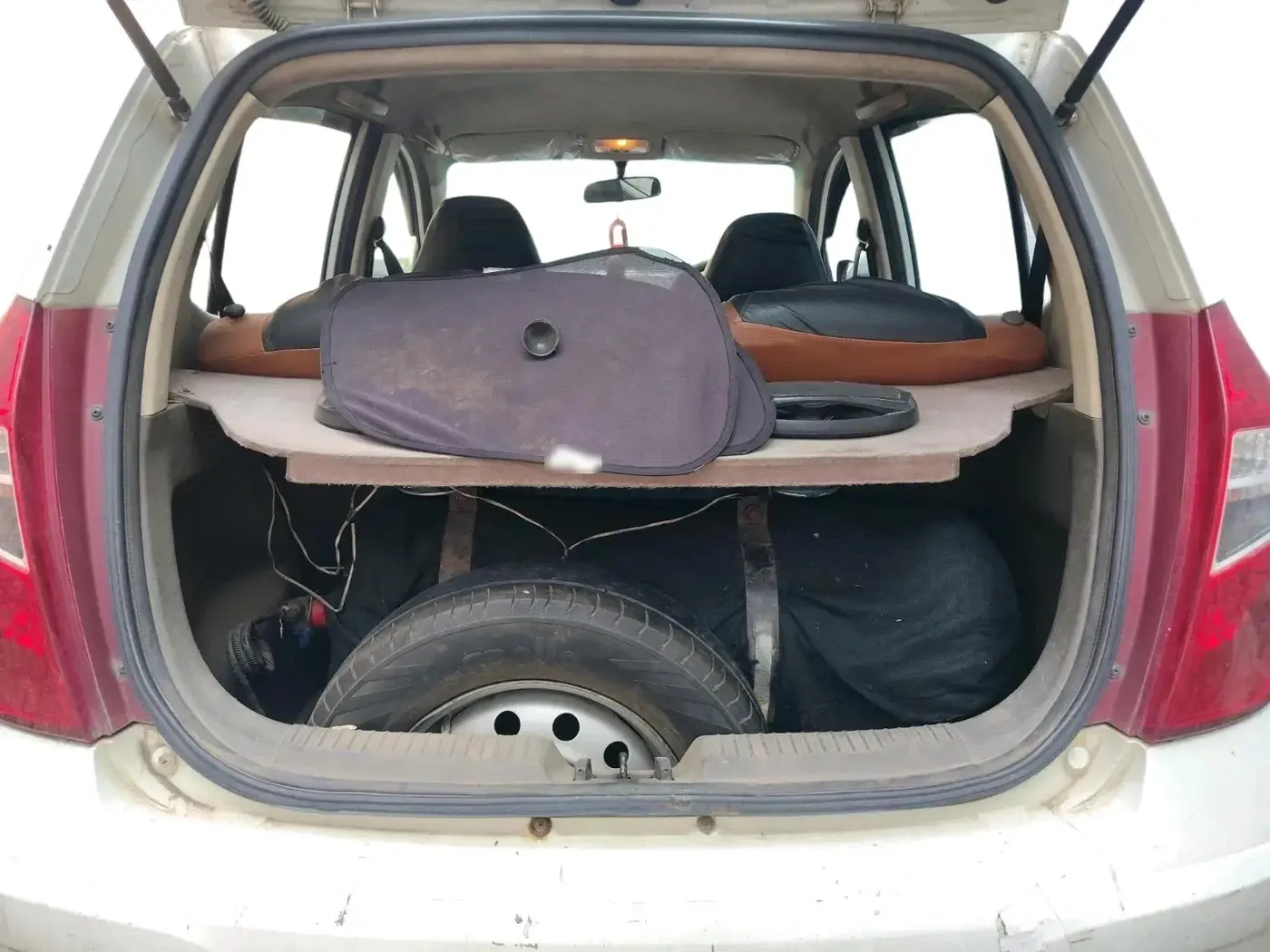 2013 Hyundai i10 ERA 1.1, CNG, Manual, 2,13,425 km, exterior