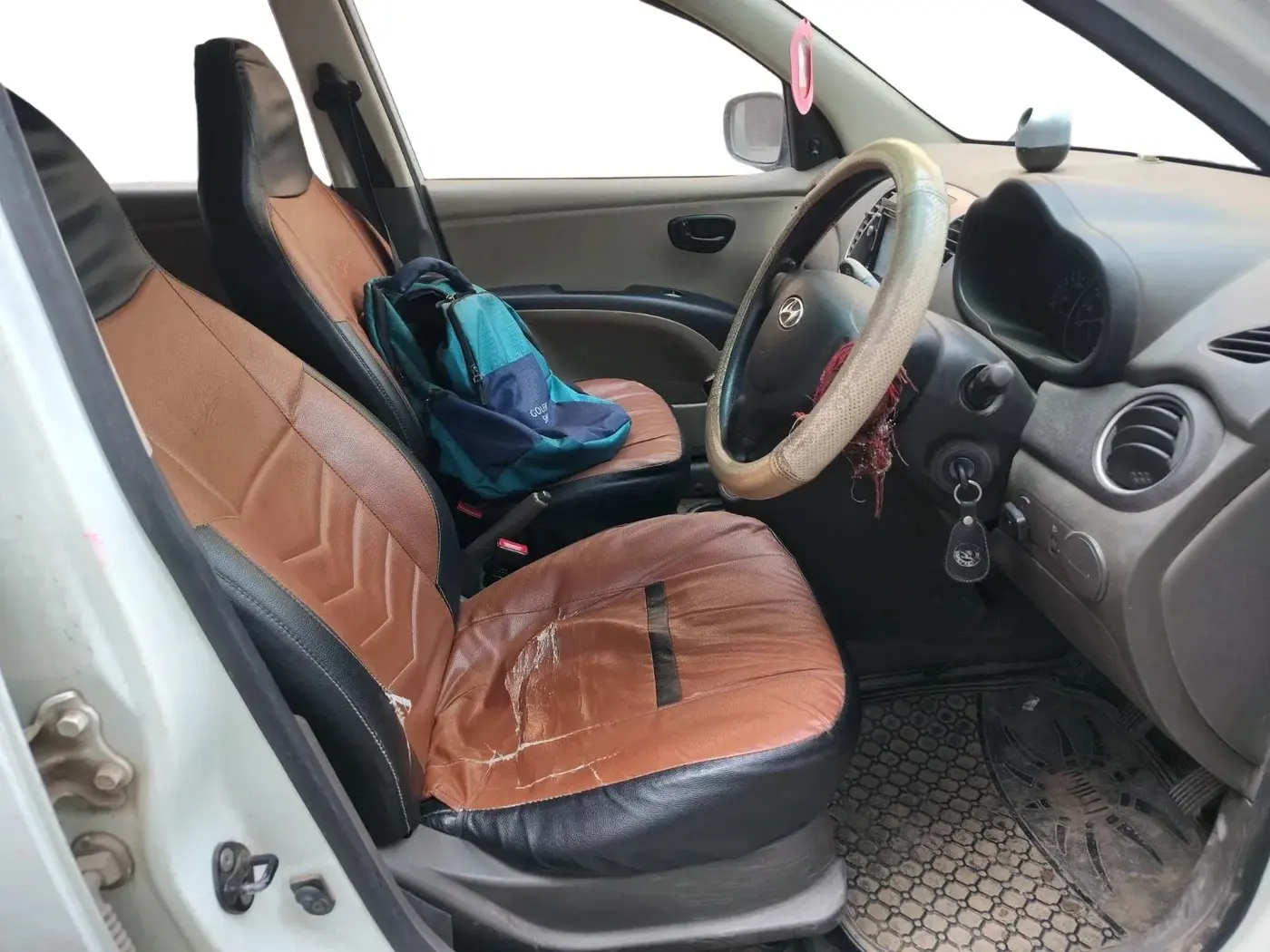 2013 Hyundai i10 ERA 1.1, CNG, Manual, 2,13,425 km, interior